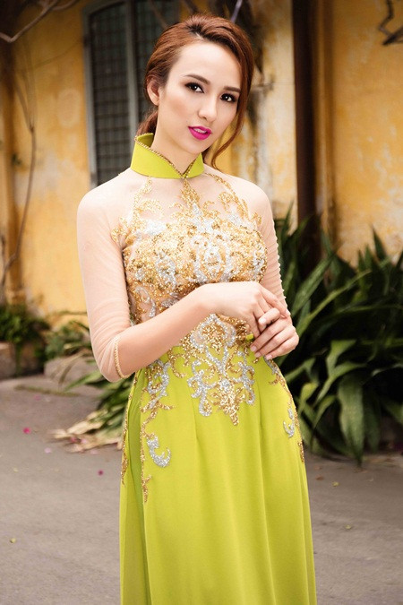 Nét yêu kiều của Hoa hậu du lịch Ngọc Diễm trong tà áo dài - Ảnh 3 Nét yêu kiều của Hoa hậu du lịch Ngọc Diễm trong tà áo dài - Ảnh 3