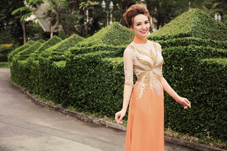 Nét yêu kiều của Hoa hậu du lịch Ngọc Diễm trong tà áo dài - Ảnh 6 Nét yêu kiều của Hoa hậu du lịch Ngọc Diễm trong tà áo dài - Ảnh 6