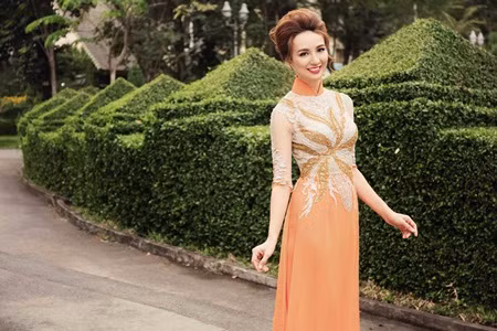 Nét yêu kiều của Hoa hậu du lịch Ngọc Diễm trong tà áo dài - Ảnh 6 Nét yêu kiều của Hoa hậu du lịch Ngọc Diễm trong tà áo dài - Ảnh 6