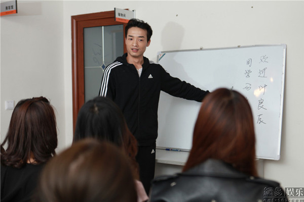 lop-dao-tao-ngoi-sao-mang-xa-hoi-o-trung-quoc-6