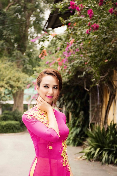 Nét yêu kiều của Hoa hậu du lịch Ngọc Diễm trong tà áo dài - Ảnh 2 Nét yêu kiều của Hoa hậu du lịch Ngọc Diễm trong tà áo dài - Ảnh 2