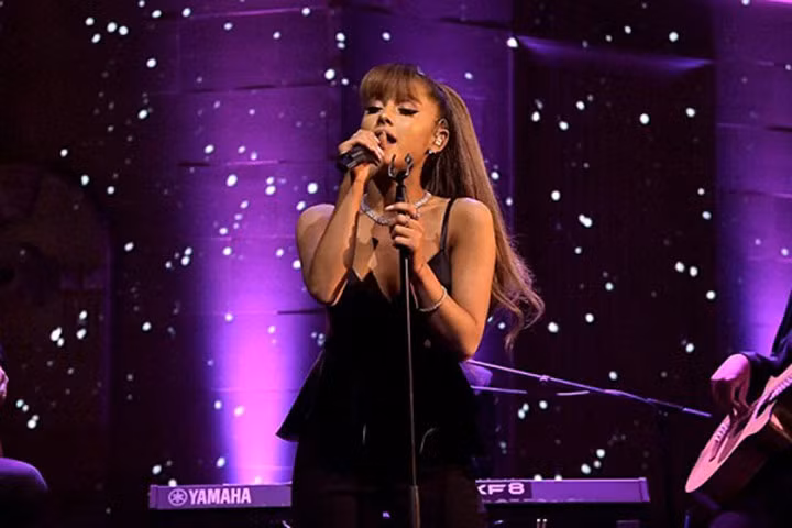 Sao thế giới bàng hoàng trước vụ nổ trong buổi diễn của Adriana Grande ở Manchester