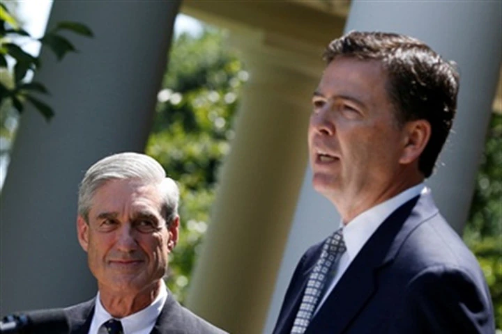 Cựu giám đốc FBI James Comey (phải) và công tố viên đặc biệt Robert Mueller. Ảnh: Reuters 