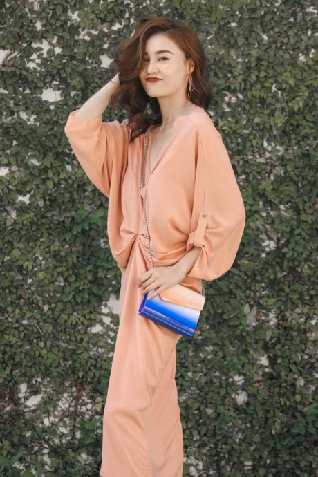 Dien vien Lan Ngoc khoe street style tre trung - Anh 10