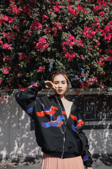Dien vien Lan Ngoc khoe street style tre trung - Anh 4