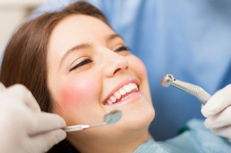 Tẩy trắng răng: 7 điều quan trọng cần biết - Ảnh 1 Tay trang rang: 7 dieu quan trong can biet - Anh 1