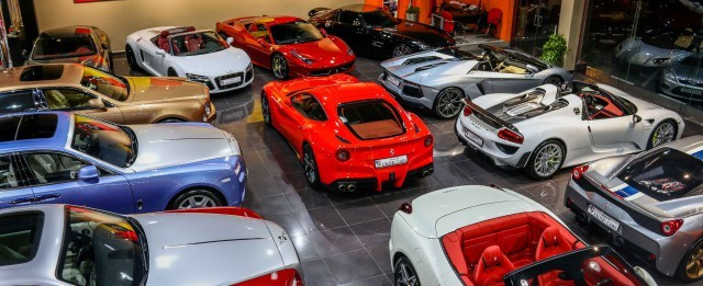 Exotic Cars Dubai cũng là một trong những showroom hàng đầu thế giới, với sự xuất hiện của nhiều siêu xe đắt giá và hiếm. Showroom này là nơi trung chuyển nhiều siêu xe của Lamborghini đến tay khách hàng. Ngoài ra, một số cái tên nổi tiếng khác của Bugatti, Ferrari, Porsche… cũng hiện diện tại đây. Exotic Cars Dubai cũng là một trong những showroom hàng đầu thế giới, với sự xuất hiện của nhiều siêu xe đắt giá, hiếm. Showroom này là nơi trung chuyển nhiều siêu xe của Lamborghini đến tay khách hàng. Ngoài ra, một số cái tên nổi tiếng khác của Bugatti, Ferrari, Porsche… cũng hiện diện tại đây.