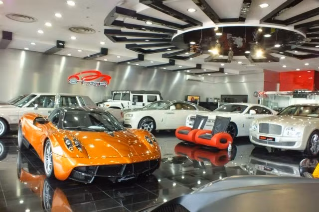 Showroom Megastar Motors tại Dubai sẽ khiến nhiều người thèm thuồng mỗi khi ghé thăm với hàng loạt siêu xe đình đám thế giới bên trong. Có thể bắt gặp những siêu xe nổi tiếng như Pagani Zonda Cinque, Koenigsegg CCX, Koenigsegg Agera R, Ferrari Enzo, Ferrari LaFerrari… tại đây. 