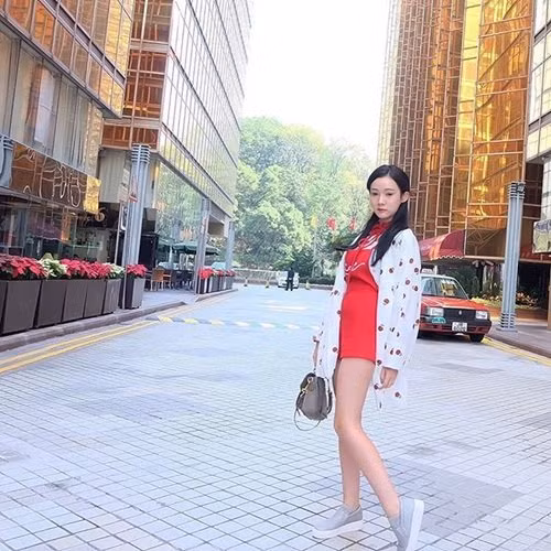 hot girl thai lan so huu guong mat 