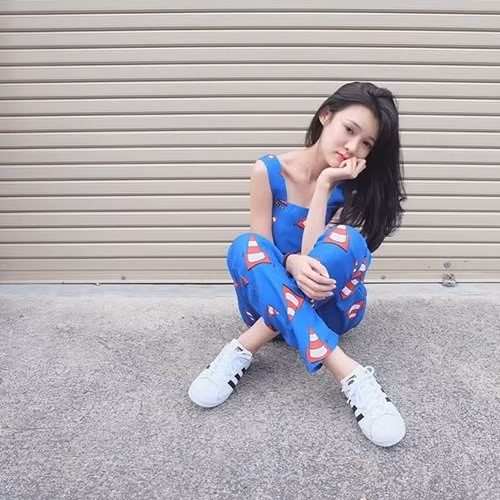 hot girl thai lan so huu guong mat 