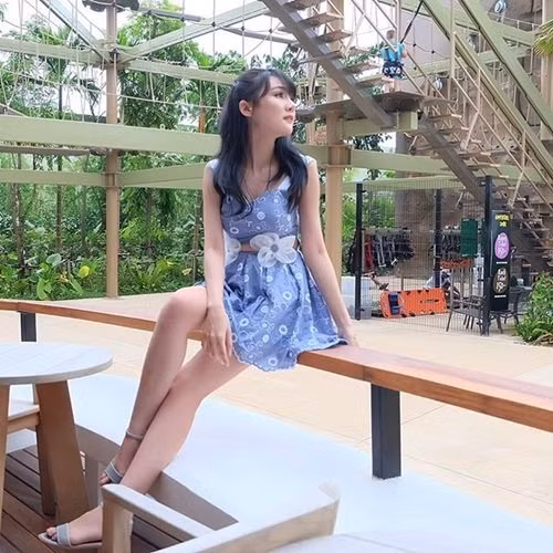 hot girl thai lan so huu guong mat 