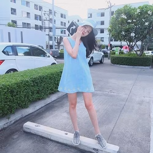 hot girl thai lan so huu guong mat 