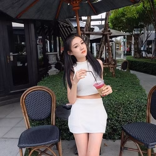 hot girl thai lan so huu guong mat 