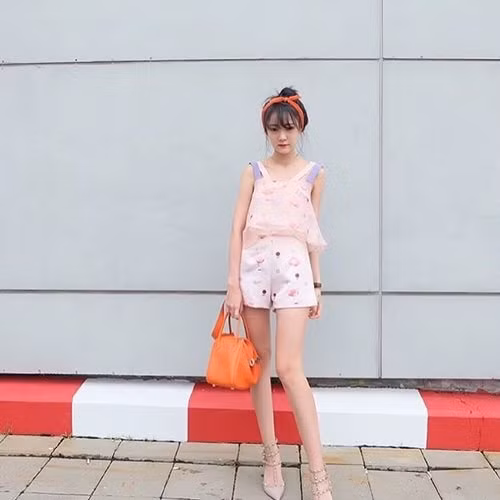 hot girl thai lan so huu guong mat 