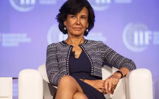  Bà Ana Botin, Chủ tịch điều hành của tập đoàn ngân hàng Tây Ban Nha Banco Santander, là người phụ nữ quyền lực thứ 10 thế giới. 