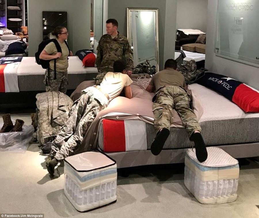 Các tình nguyện viên trong phút giải lao