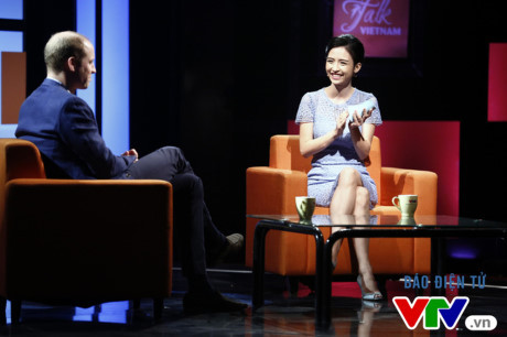 MC Thùy Dương VTV4 bất ngờ với sự gần gũi của Hoàng tử William - Ảnh 1 MC Thuy Duong VTV4 bat ngo voi su gan gui cua Hoang tu William - Anh 1