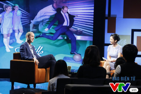 MC Thùy Dương VTV4 bất ngờ với sự gần gũi của Hoàng tử William - Ảnh 4 MC Thuy Duong VTV4 bat ngo voi su gan gui cua Hoang tu William - Anh 4