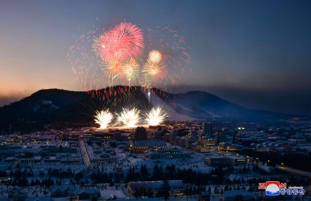 Pháo hoa mừng khai trương thành phố Samjiyon