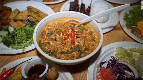 Banh xeo Viet Nam lot top mon an duong pho dang thu nhat The Gioi - Anh 1