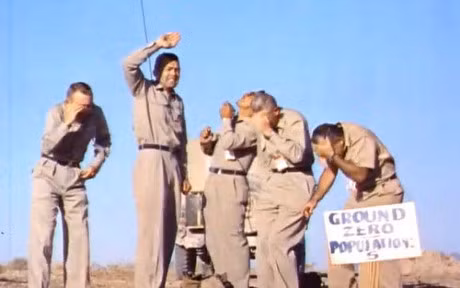 Nhom si quan My tinh nguyen dung duoi vu no bom hat nhan - Anh 1