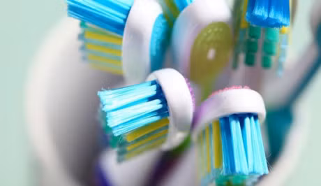 Su dung ban chai danh rang the nao? - Anh 3