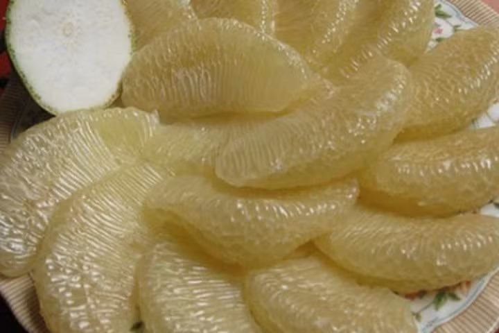 Mách bạn mẹo bóc bưởi nhanh, múi còn nguyên bắt mắt