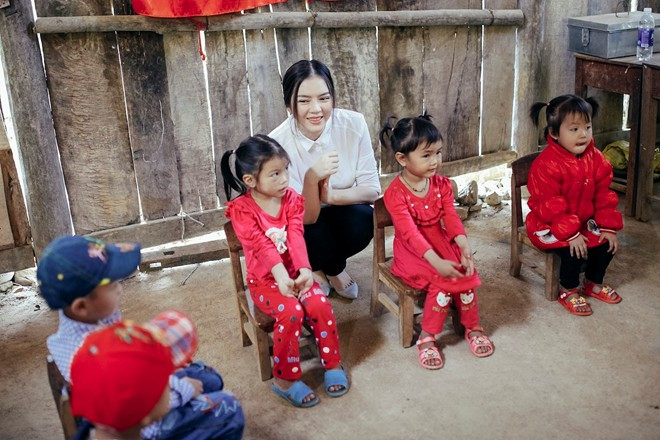 Lý Nhã Kỳ xây trường mầm non cho trẻ em miền núi