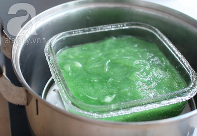 Thời gian hấp là từ 15-20 phút tùy theo độ dày của bánh. Khi thấy bánh chuyển sang màu trong là bánh đã chín, bạn lấy ra và để thật nguội rồi dùng dao có răng cưa để cắt. Thời gian hấp là từ 15-20 phút tùy theo độ dày của bánh. Khi thấy bánh chuyển sang màu trong là bánh đã chín, bạn lấy ra và để thật nguội rồi dùng dao có răng cưa để cắt.