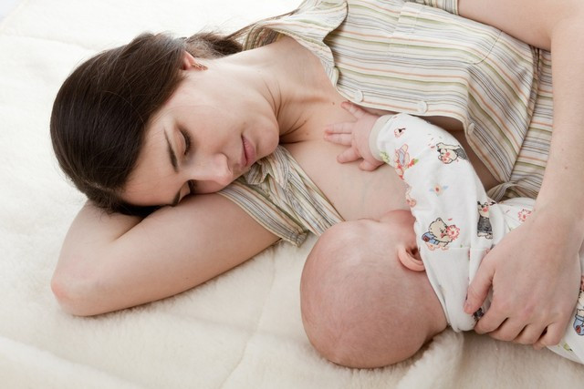 Phụ nữ sau sinh rất dễ bị mẩn ngứa, dị ứng, mề đay.
