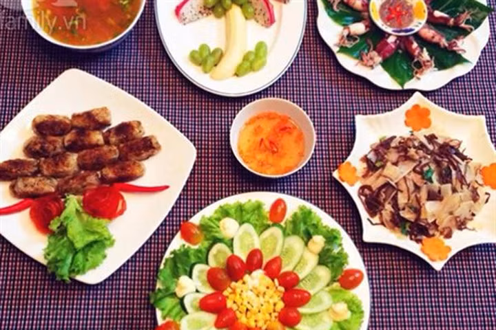 Vào bếp chiêu đãi cả nhà mâm cơm cuối tuần vừa ngon miệng vừa dễ làm