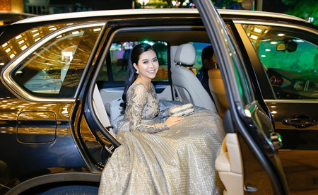 Vũ Ngọc Ánh đi sự kiện bằng xe sang 4,3 tỉ đồng - Ảnh 1 Vu Ngoc Anh di su kien bang xe sang 4,3 ti dong - Anh 1