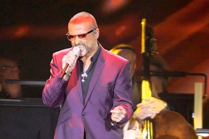 Last Christmas, Careless Whisper, Faith... gây "sốt" khi George Michael qua đời