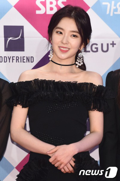 Chỉ trong một tháng, vẻ đẹp xuất chúng của Irene 4 lần gây xôn xao - Ảnh 16 Chi trong mot thang, ve dep xuat chung cua Irene 4 lan gay xon xao - Anh 16