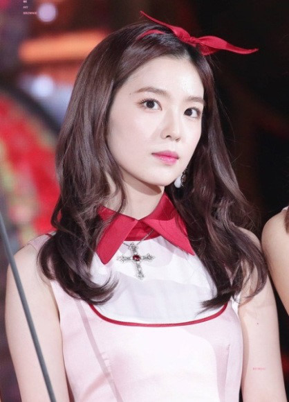 Chỉ trong một tháng, vẻ đẹp xuất chúng của Irene 4 lần gây xôn xao - Ảnh 3 Chi trong mot thang, ve dep xuat chung cua Irene 4 lan gay xon xao - Anh 3