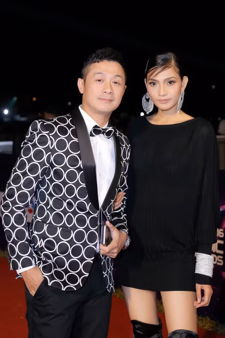 A hau Truong Thi May sanh doi cung MC Anh Tuan tren tham do - Anh 1