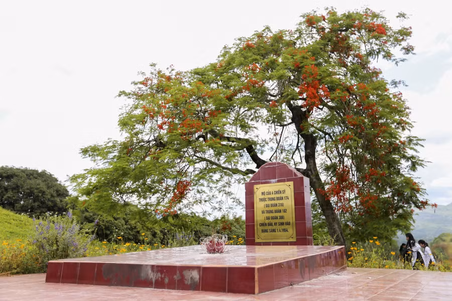 Hơn 2.000 cán bộ, chiến sĩ của ta đã anh dũng hi sinh tại đây.