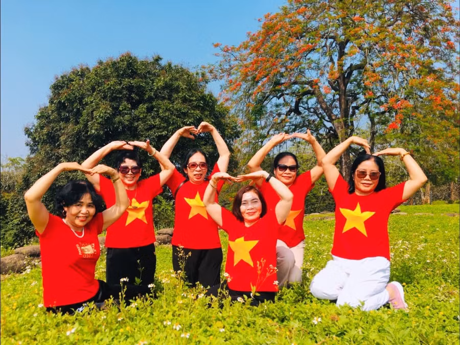 Trong ngày đầu tiên của dịp nghỉ lễ 30/4 - 1/5, cùng với các điểm di tích khác, Đồi A1 đã đón trên 12.000 lượt khách.