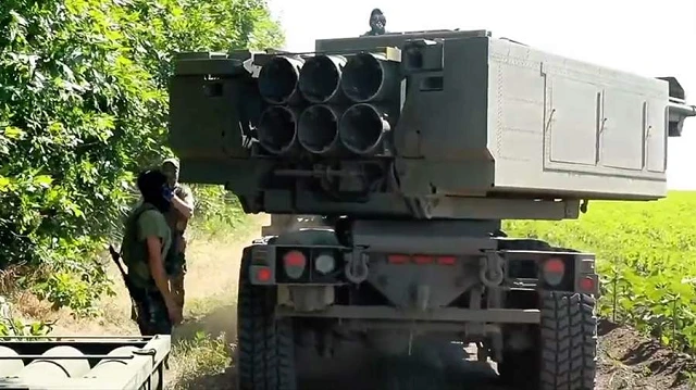 Hệ thống tên lửa phóng loạt HIMARS.