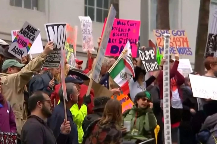 Biểu tình phản đối Tổng thống Trump trên toàn nước Mỹ