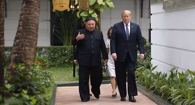 TT Trump và Chủ tịch Kim trong thời gian diễn ra thượng đỉnh tại Hà Nội