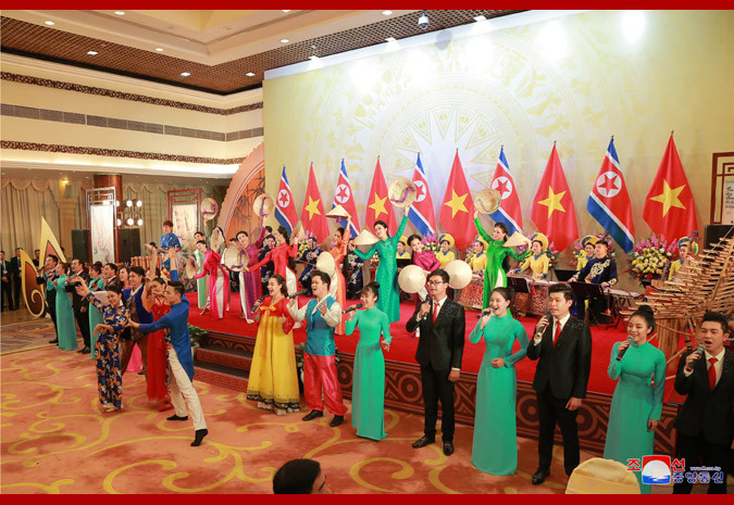 Chủ tịch Kim Jong-un được mời xem biểu diễn nghệ thuật