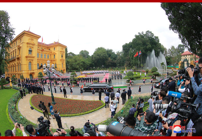 Phủ Chủ tịch chào đón Chủ tịch Kim Jong-un
