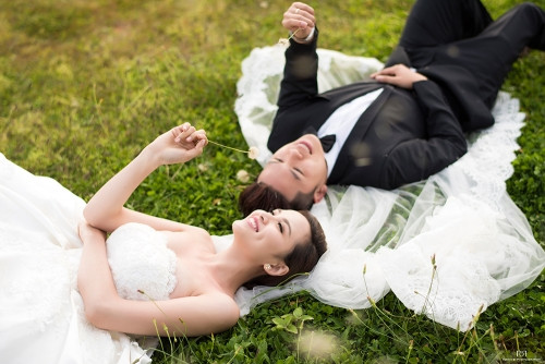 Hoa hậu Diễm Hương tung ảnh cưới đẹp ngọt ngào như cổ tích - Ảnh 2