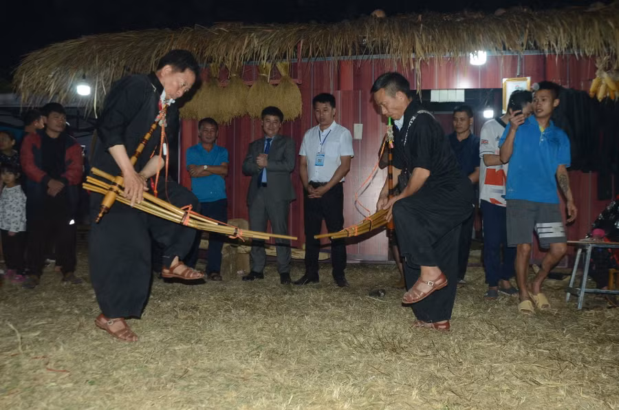 Giới thiệu nghệ thuật múa Khèn Mông.