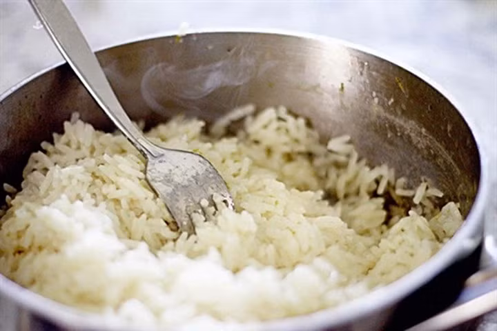 Cách nấu cơm giúp giảm 50% lượng calo tiêu thụ, rất ít người biết