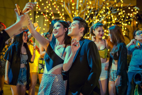 Chỉ trong 1 tuần, Đông Nhi cùng ekip đã hoàn thành MV hoành tráng thế này - Ảnh 6 Chi trong 1 tuan, Dong Nhi cung ekip da hoan thanh MV hoanh trang the nay - Anh 6