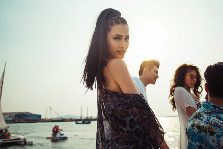 Chỉ trong 1 tuần, Đông Nhi cùng ekip đã hoàn thành MV hoành tráng thế này - Ảnh 7 Chi trong 1 tuan, Dong Nhi cung ekip da hoan thanh MV hoanh trang the nay - Anh 7