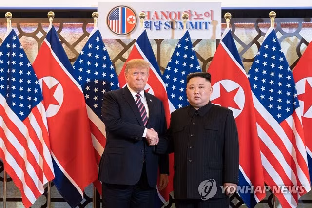 TT Donald Trump và Chủ tịch Kim Jong-un trong thượng đỉnh tại Việt Nam