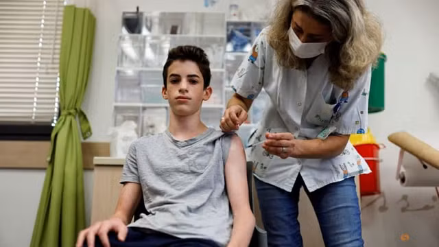 Israel tiêm vắc xin Covid-19 cho trẻ em.